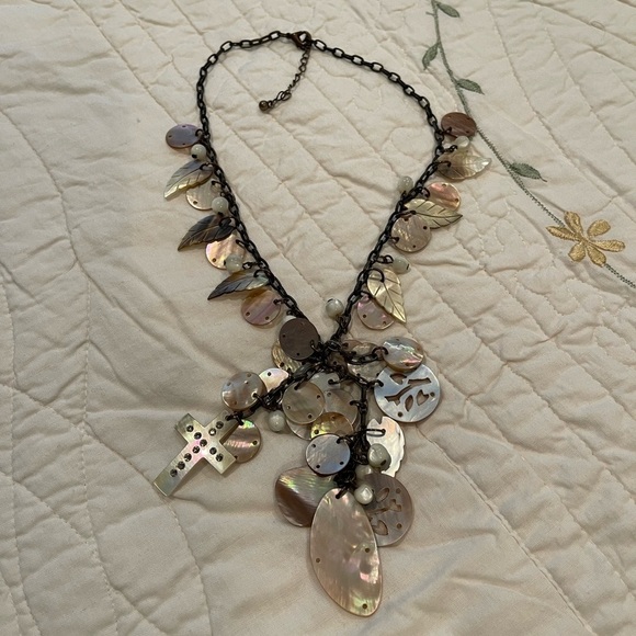 Jewelry - Beautiful & unique alabaster necklace